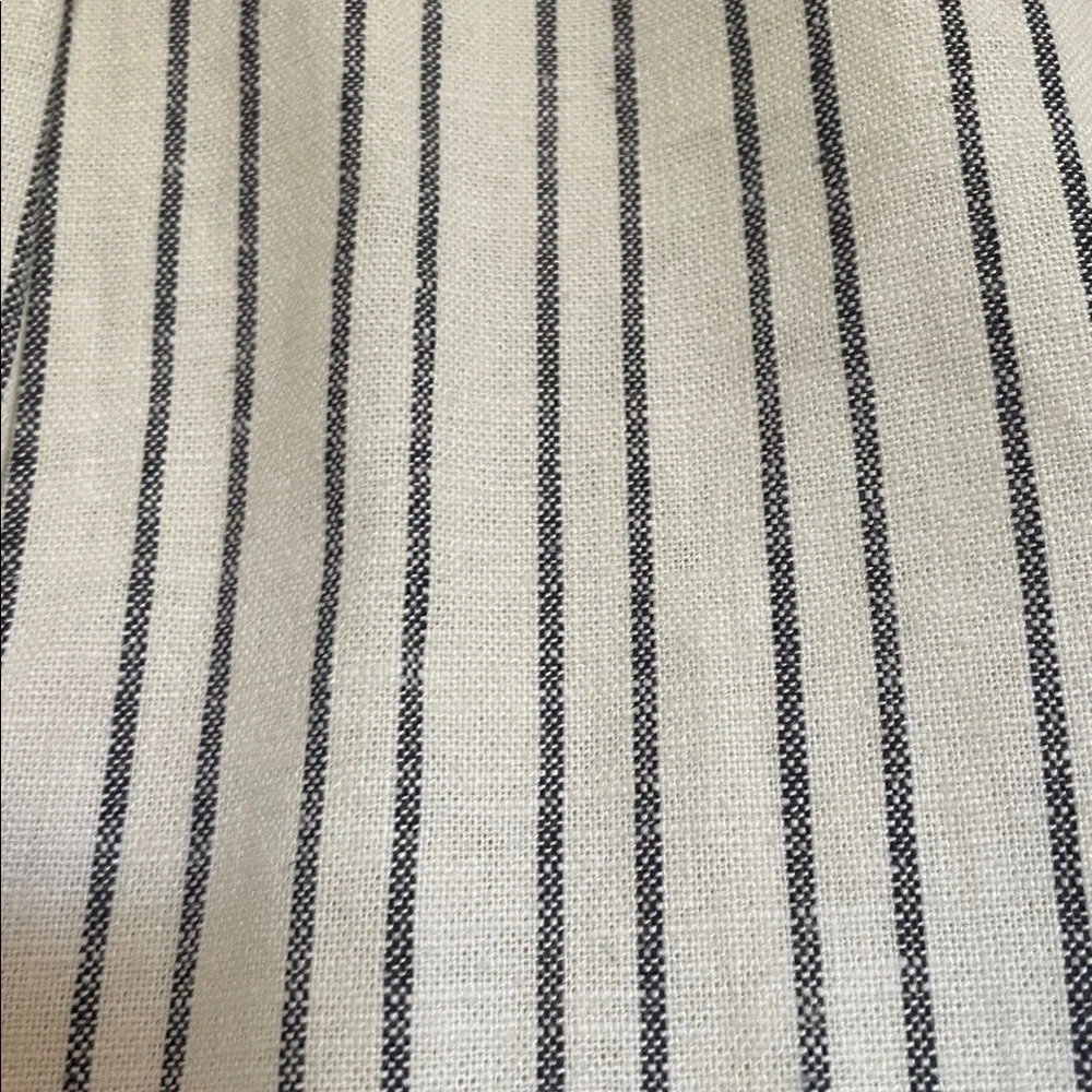 Women’s S Apt. 9 cream/blue vertical stripe 53% linen 2% spandex wide leg capris
